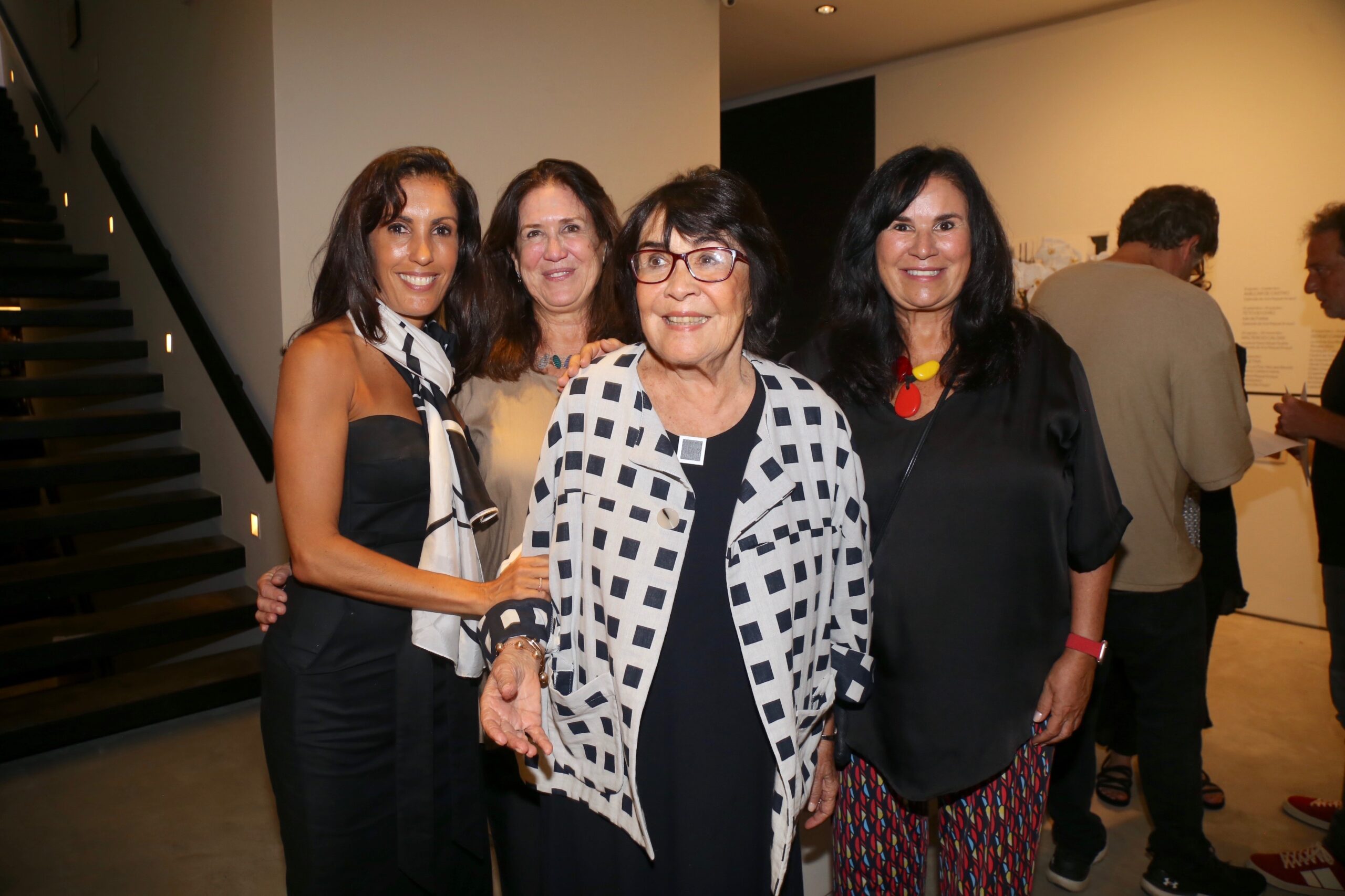 Myra Arnaud Babenco, Berta McDonnell, Raquel Arnaud e Lucia Segall. Exposição 